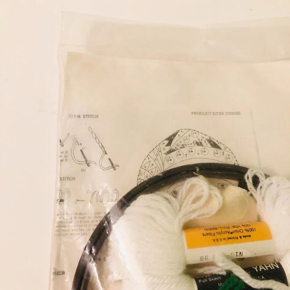 Vtg 1979 Bernat Holiday Hoops Christmas Stitchery Kit Mr Mrs Kringle Santa - Picture 11 of 12